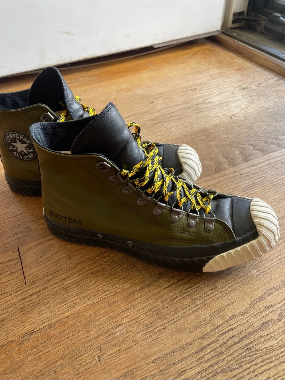 Converse Chuck Taylor Bosey High Top Sneakers in Olive Green Men 8.5/ women 10.5